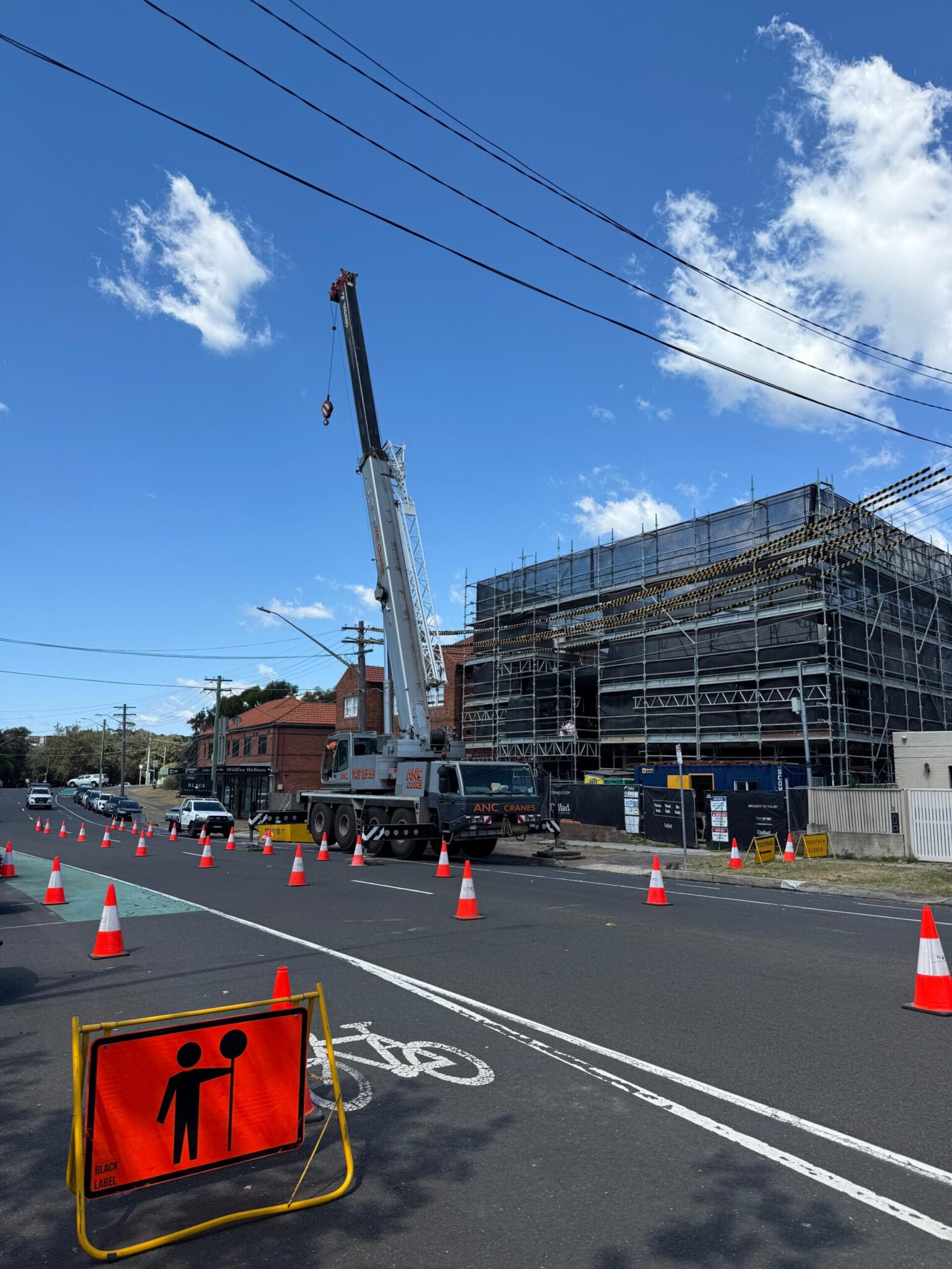 Home contraflow traffic control bondi crane lift.jpg